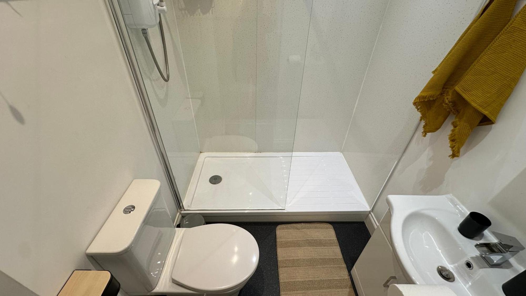 Flat For 6 Guests Near Glasgow, Loch Lomond Apartment Dumbarton