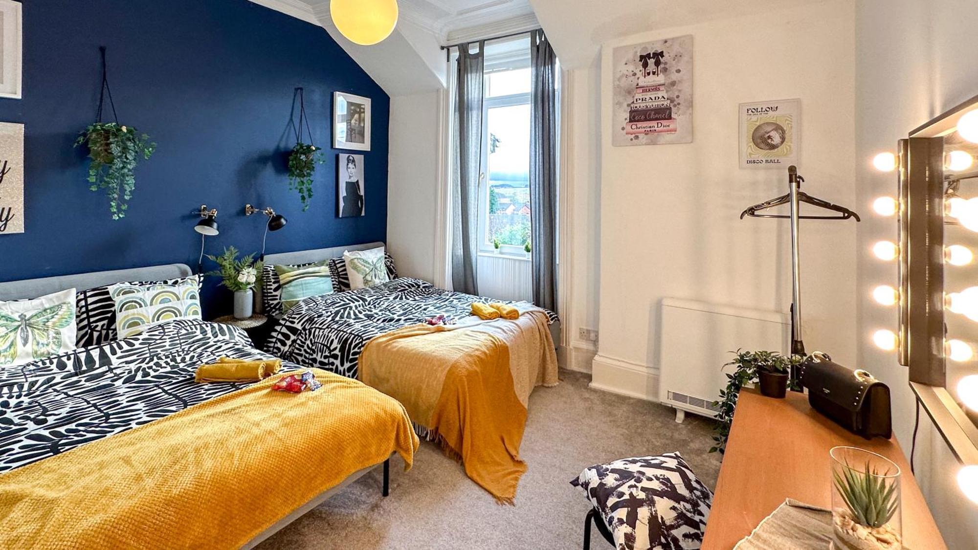 Apartment Flat For 6 Guests Near Glasgow, Loch Lomond *