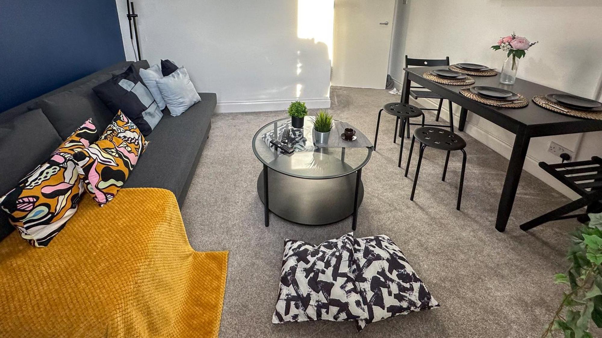 Apartment Flat For 6 Guests Near Glasgow, Loch Lomond *