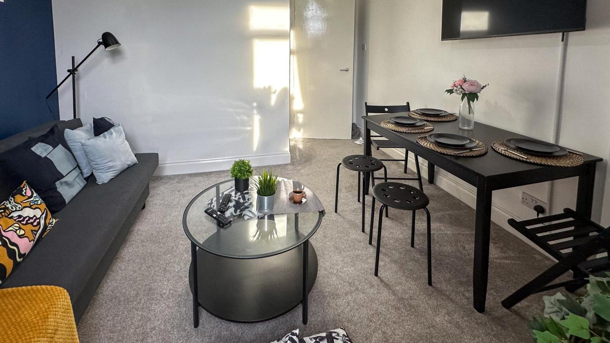 Flat For 6 Guests Near Glasgow, Loch Lomond Apartment Dumbarton