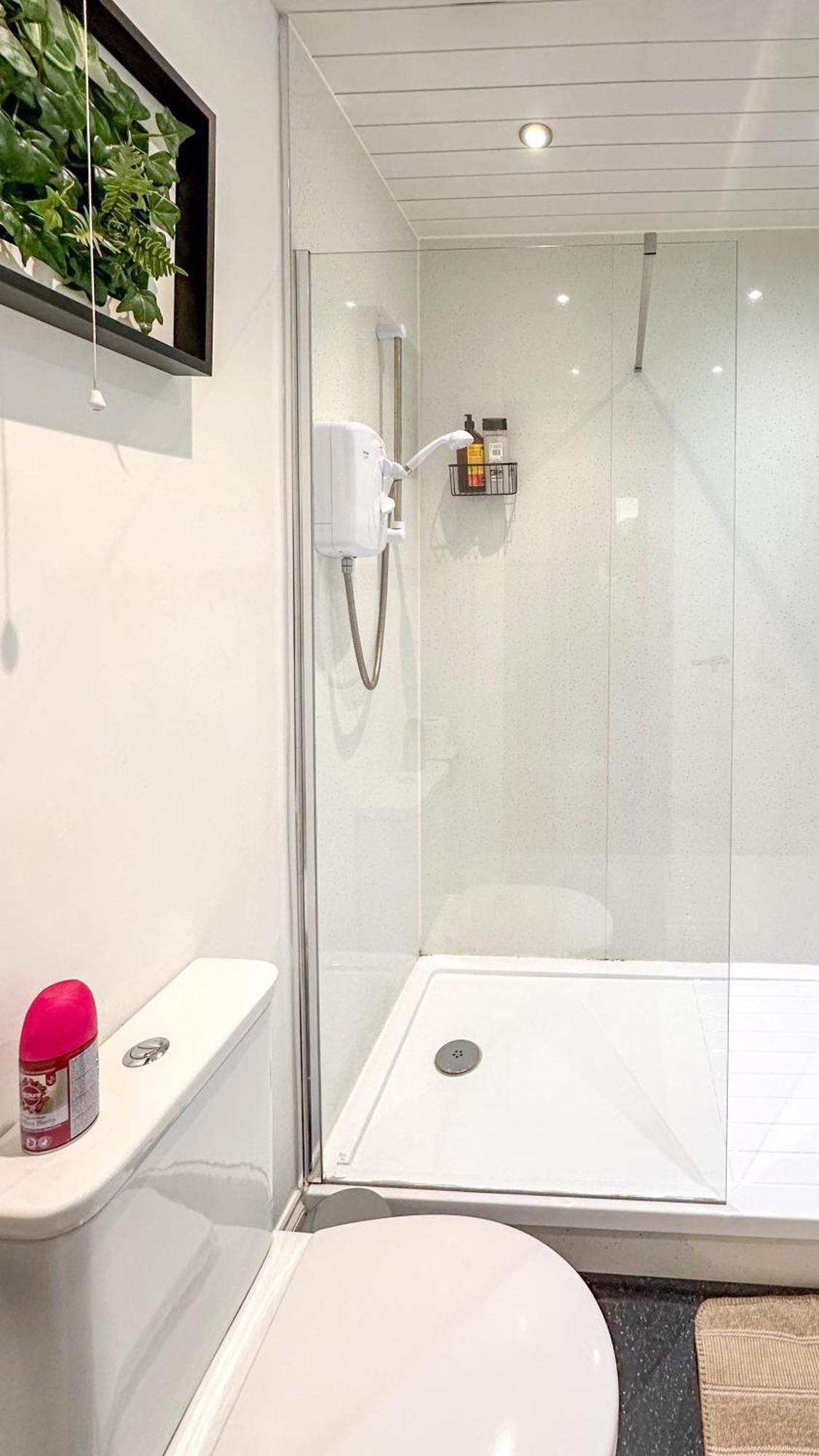 Flat For 6 Guests Near Glasgow, Loch Lomond Apartment Dumbarton