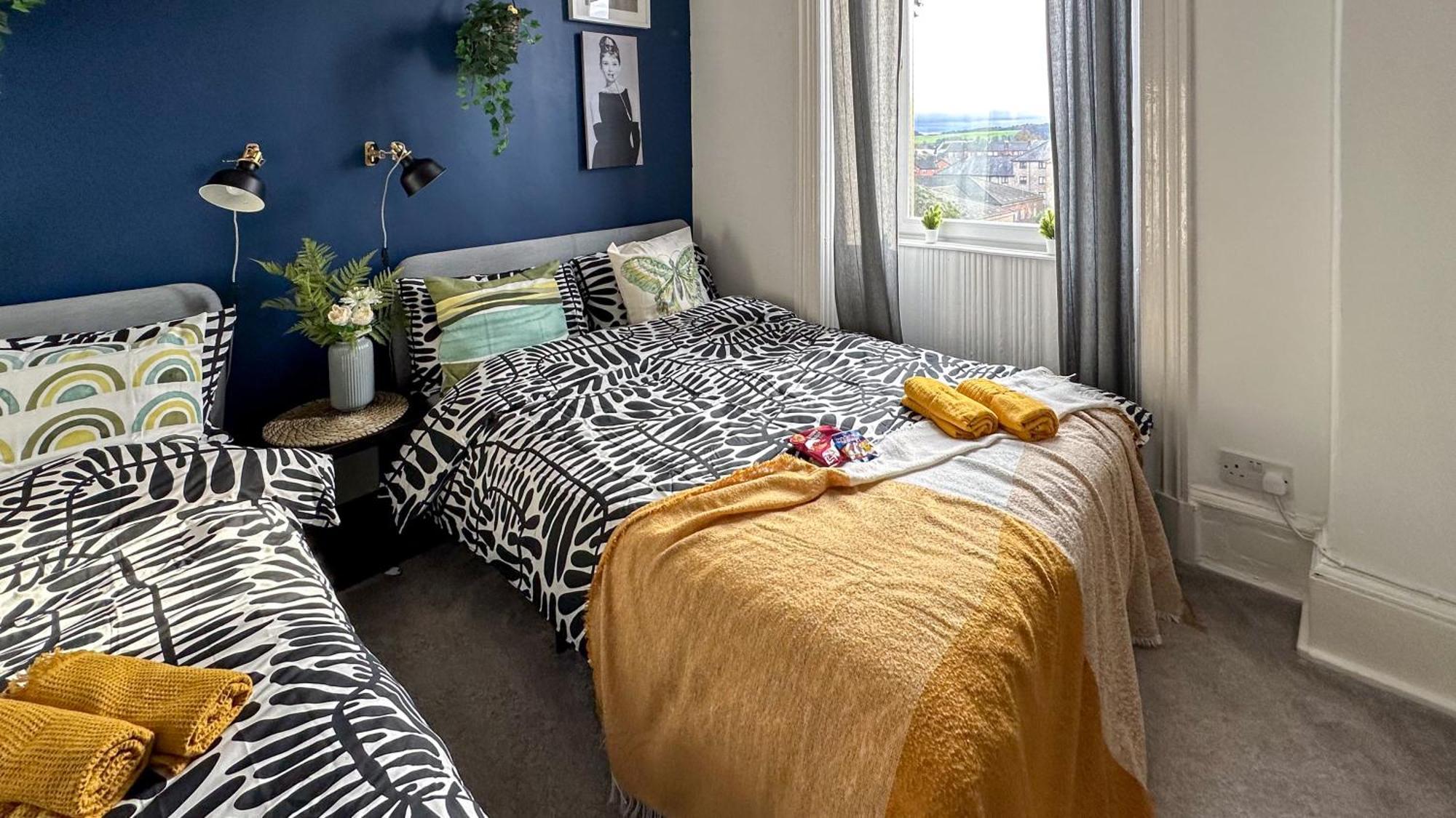 Flat For 6 Guests Near Glasgow, Loch Lomond Apartment