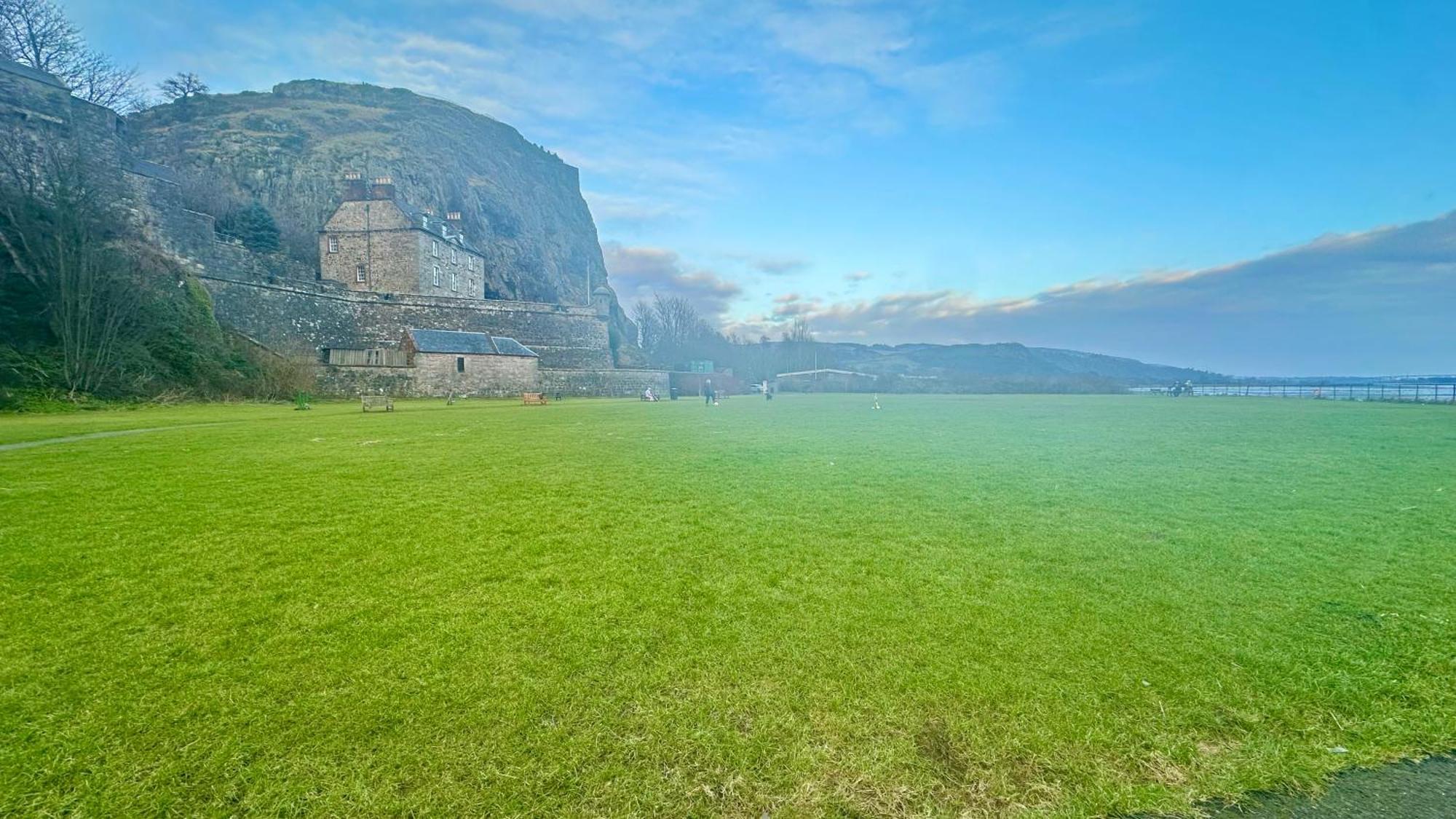 Flat For 6 Guests Near Glasgow, Loch Lomond Apartment *